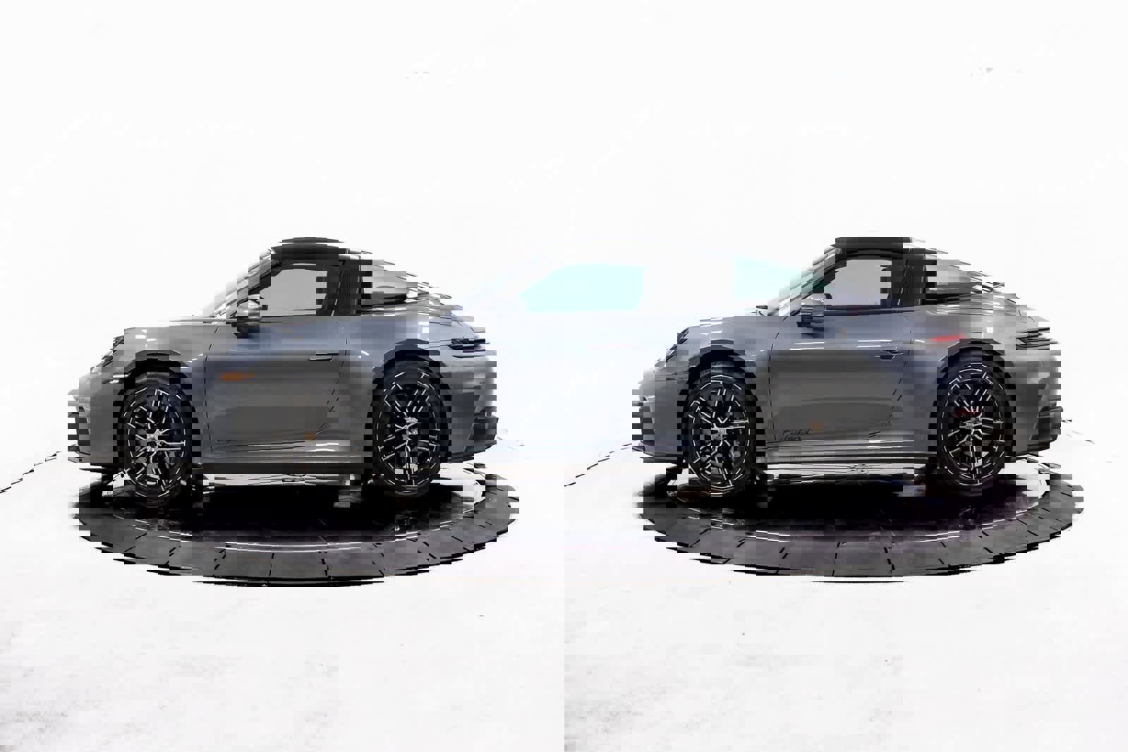 Certified 2025 Porsche 911 Targa 4 GTS image 2