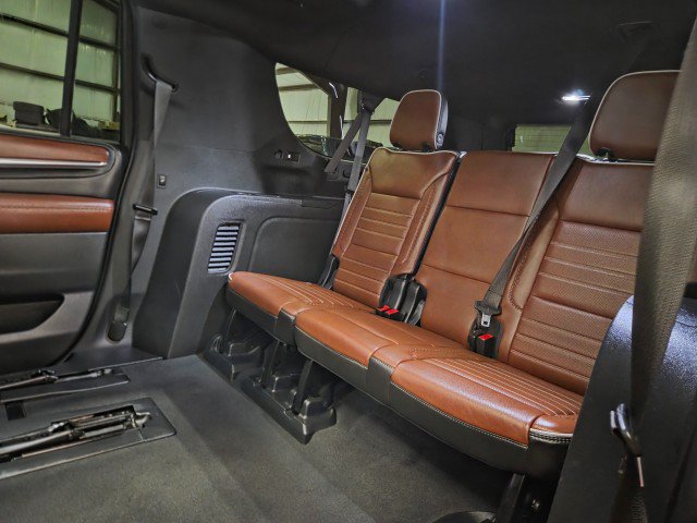 Used 2023 GMC Yukon XL Denali Ultimate AWD/4WD image 10