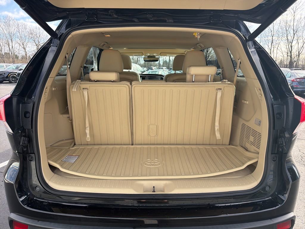 Used 2017 Toyota Highlander XLE image 22