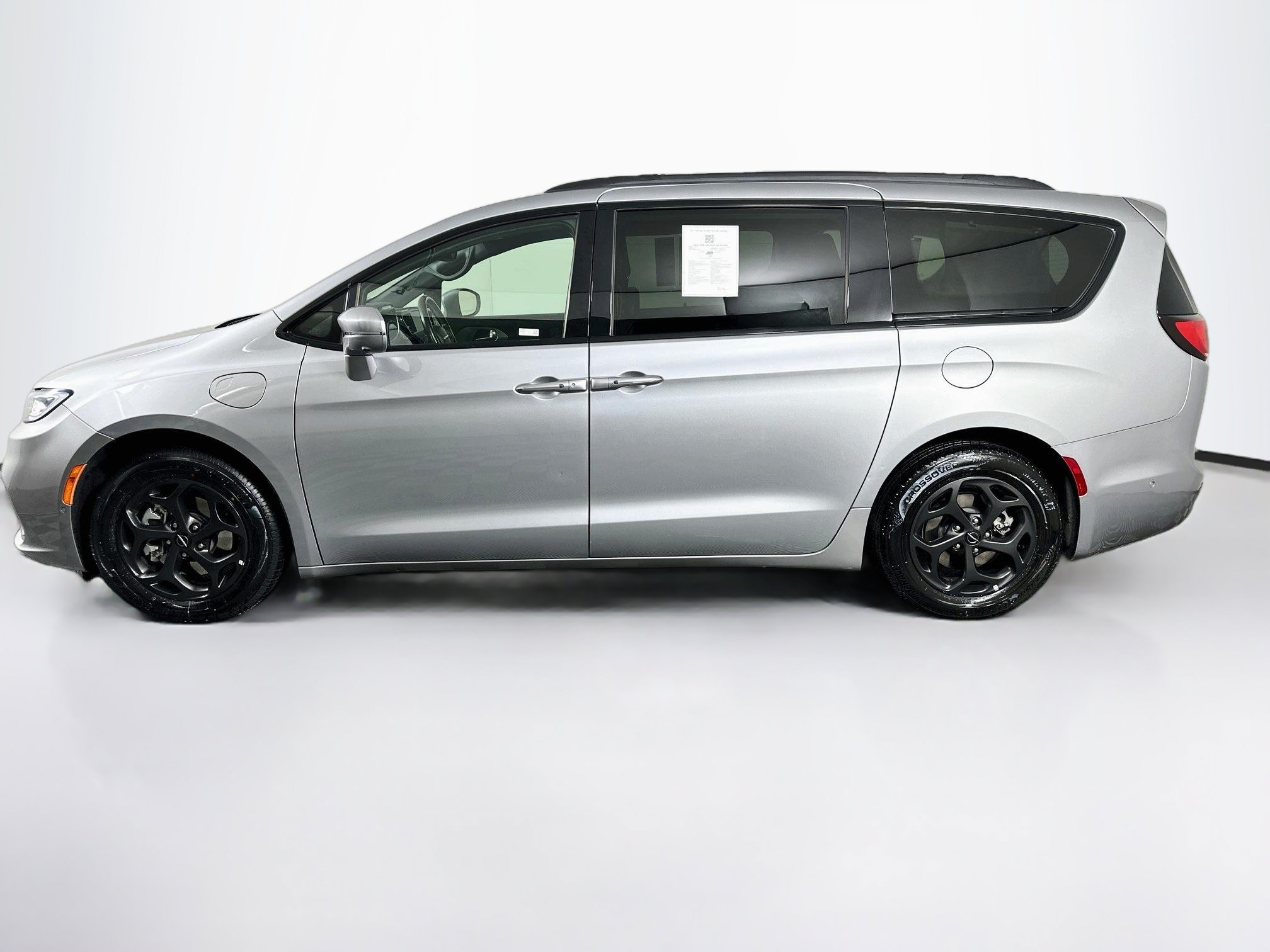 Used 2021 Chrysler Pacifica Touring-L w/ S Appearance Package FWD image 4