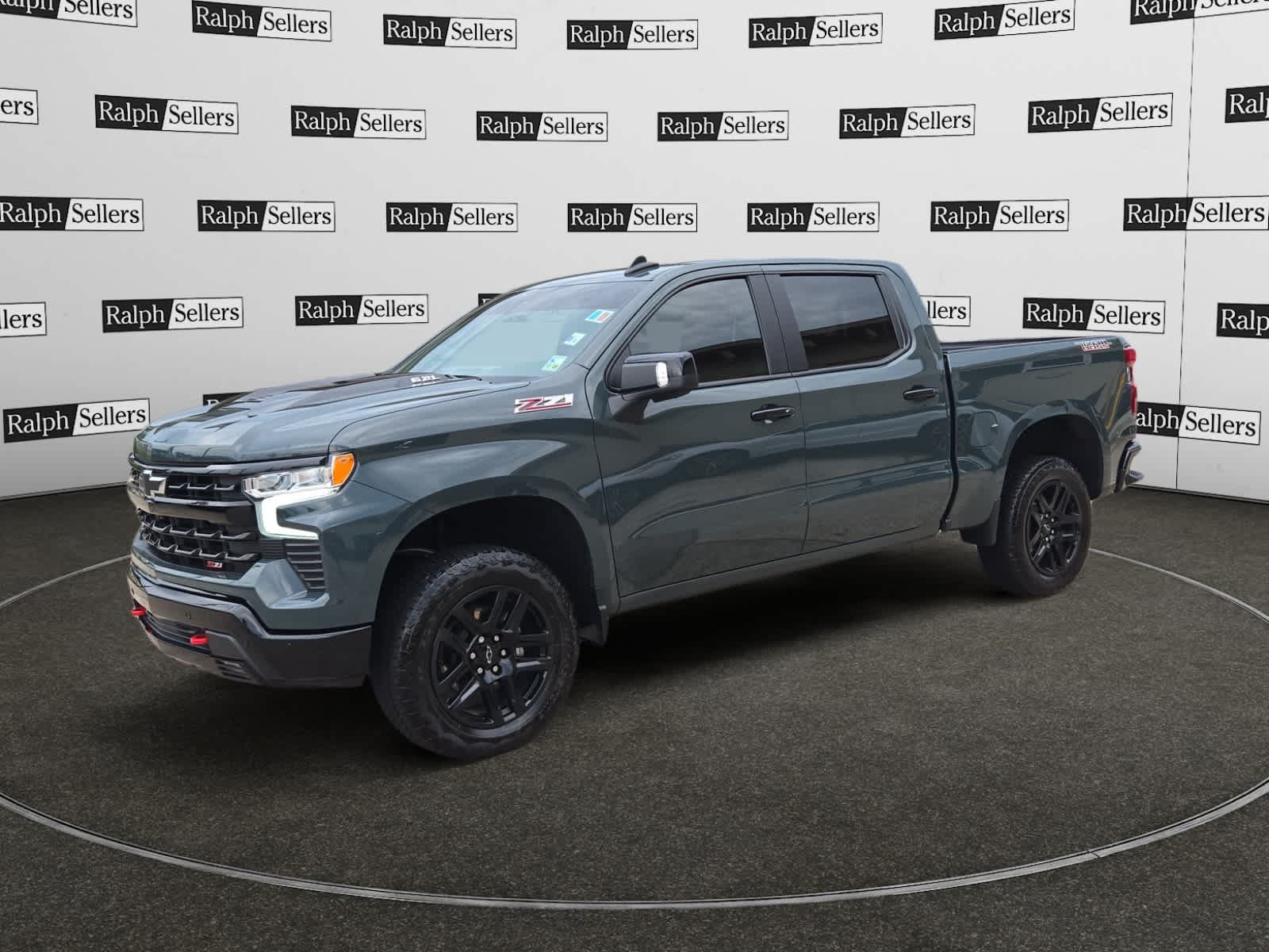 Used 2026 Chevrolet Silverado 1500 LT Trail Boss w/ LT Trail Boss Premium Package AWD/4WD image 2