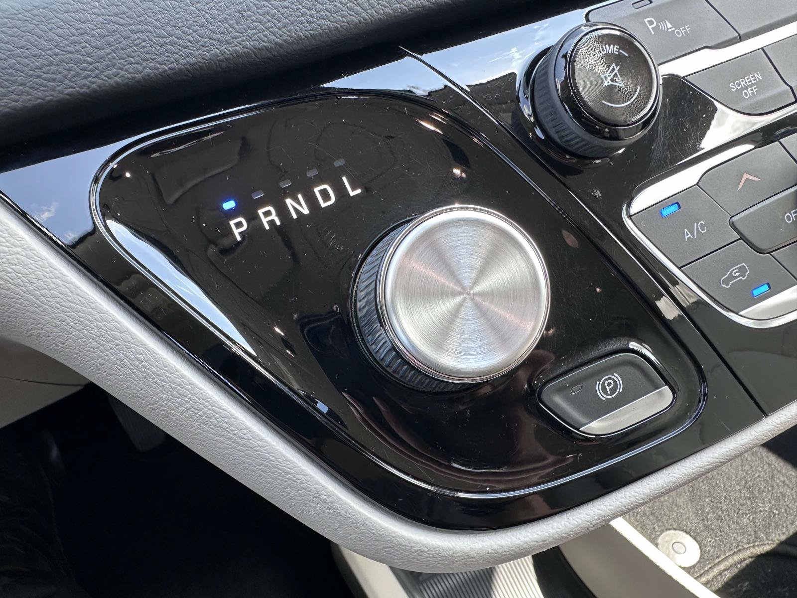 Used 2017 Chrysler Pacifica Touring-L FWD image 24