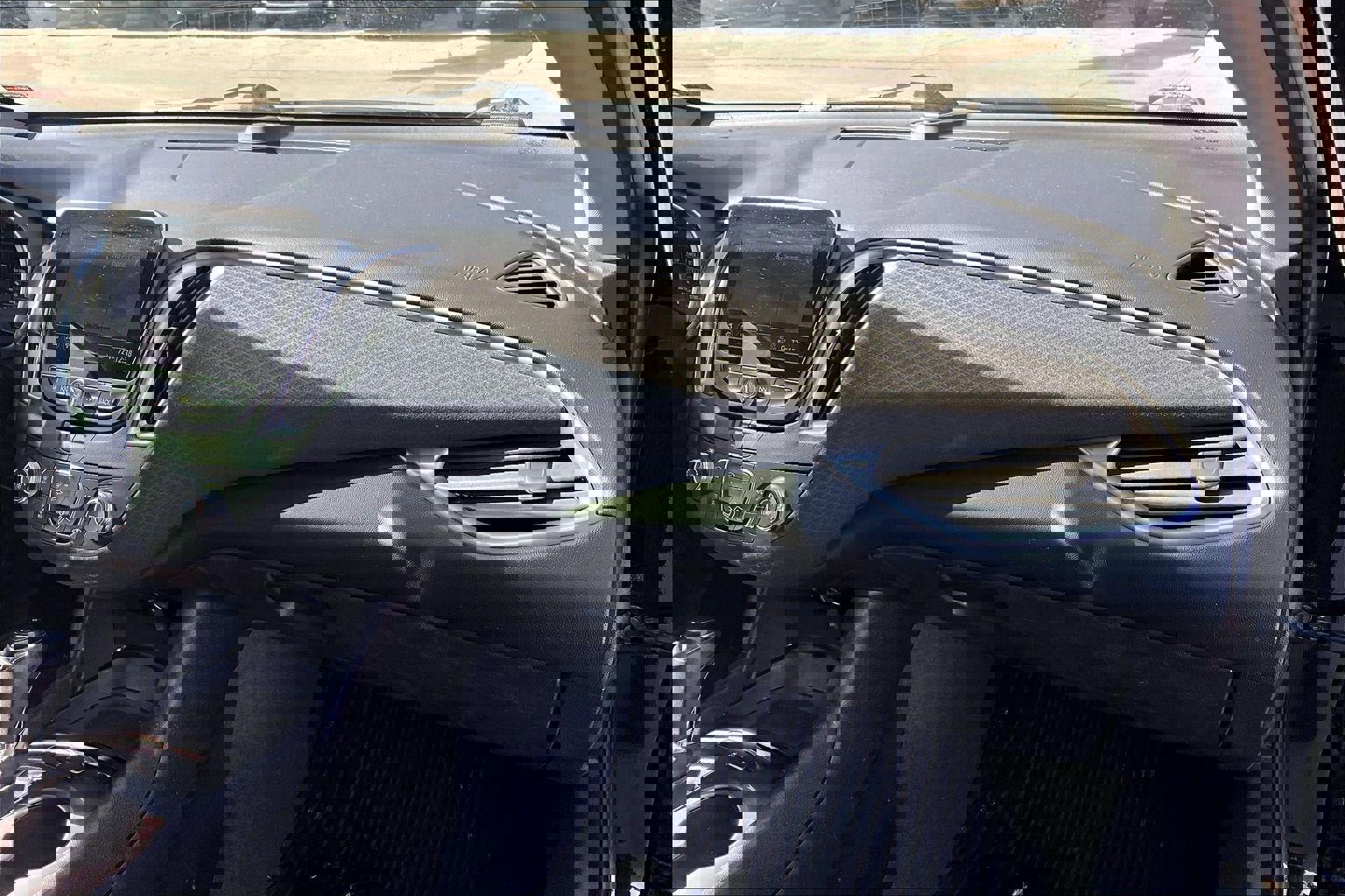 Used 2020 Chevrolet Malibu LS FWD image 12