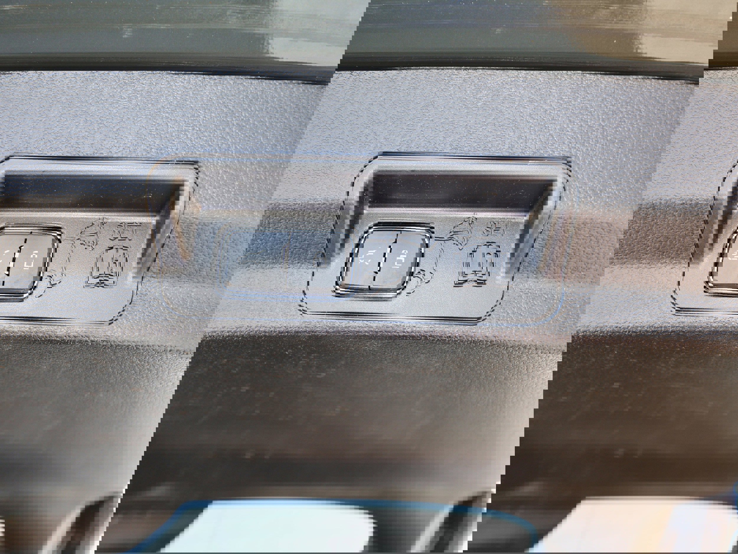 Used 2023 Ford Explorer XLT w/ Equipment Group 202A image 11