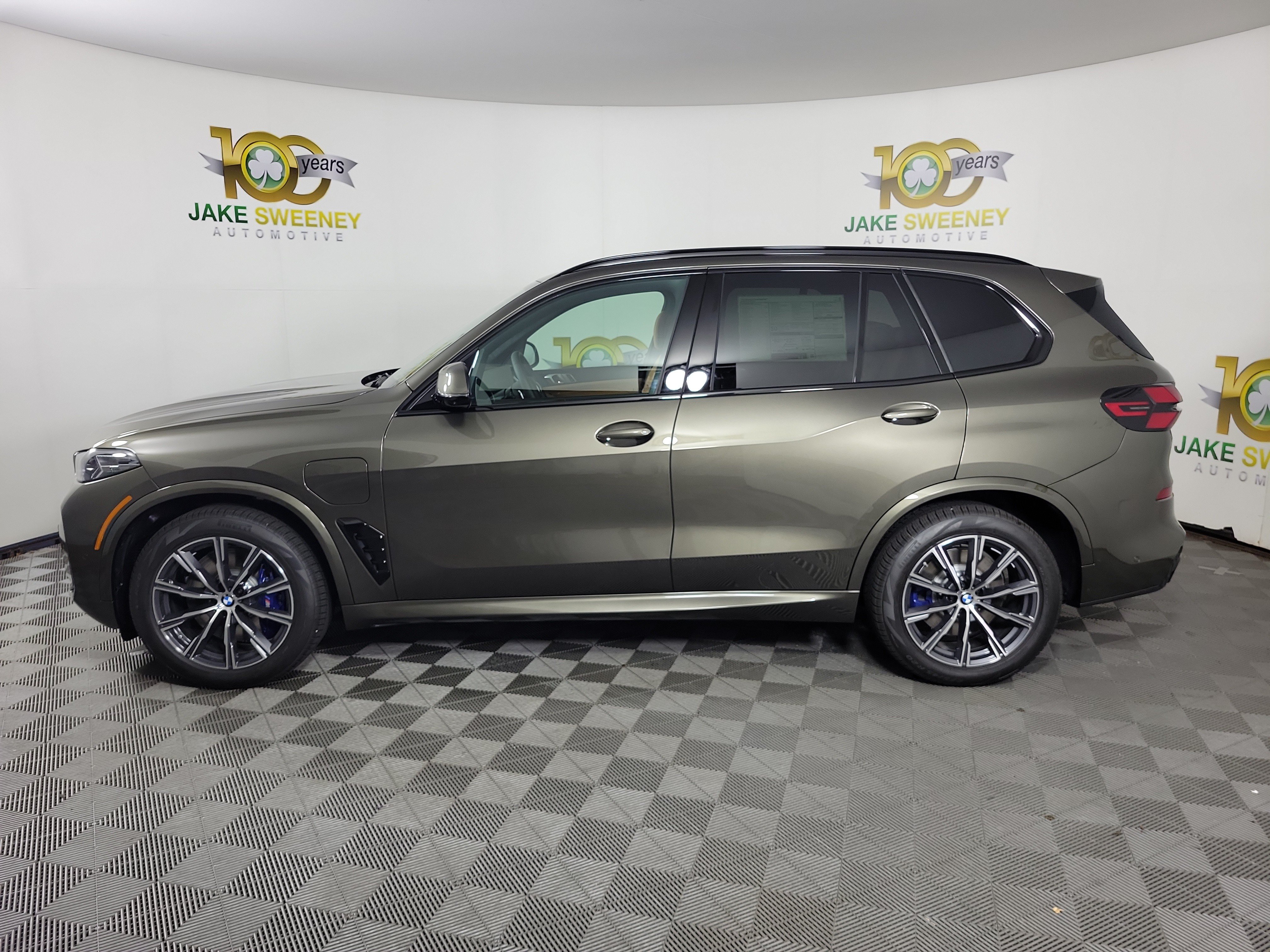New 2026 BMW X5 xDrive50e w/ M Sport Package AWD/4WD image 4