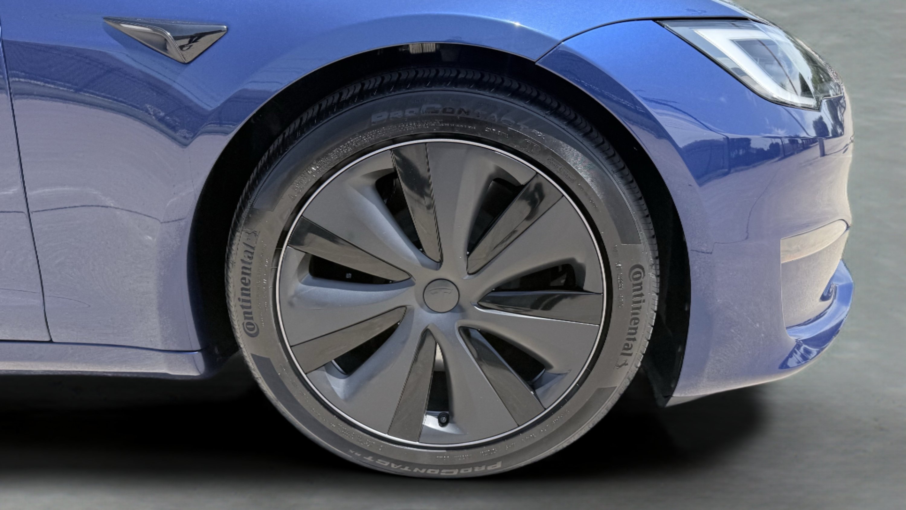 Used 2025 Tesla Model S AWD/4WD image 18