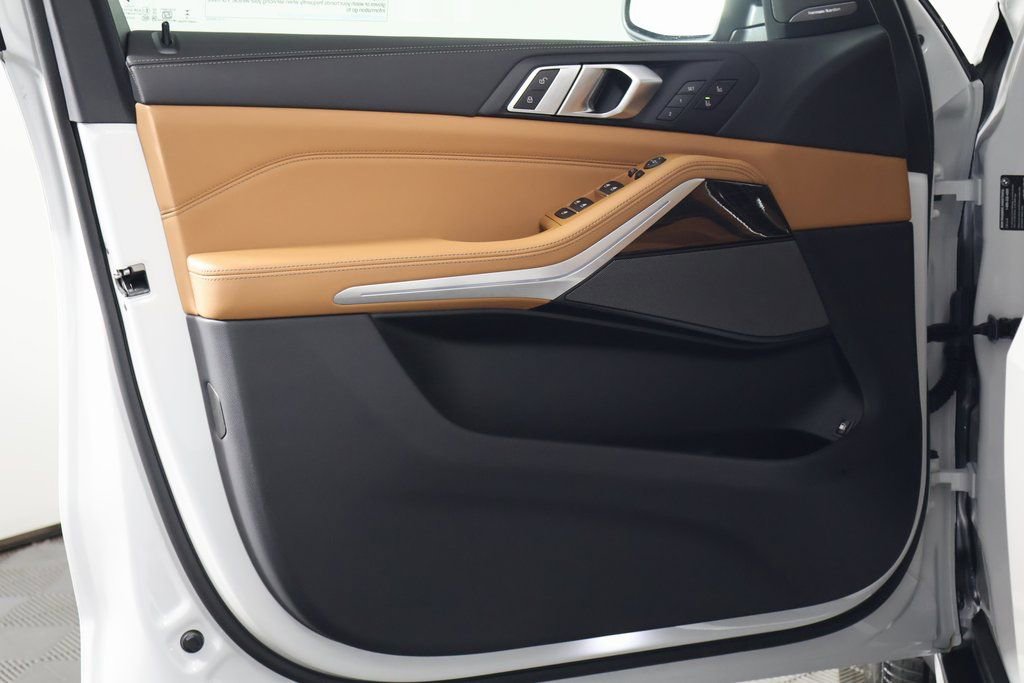 New 2026 BMW X5 xDrive50e w/ Climate Comfort Package image 7
