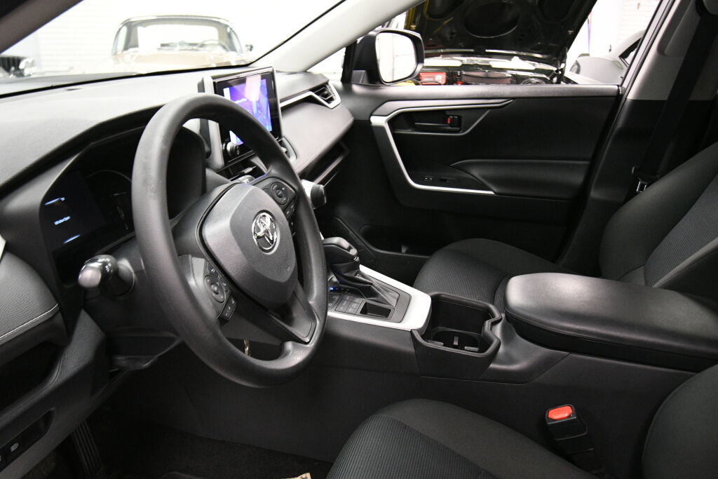 Certified 2023 Toyota RAV4 LE image 18