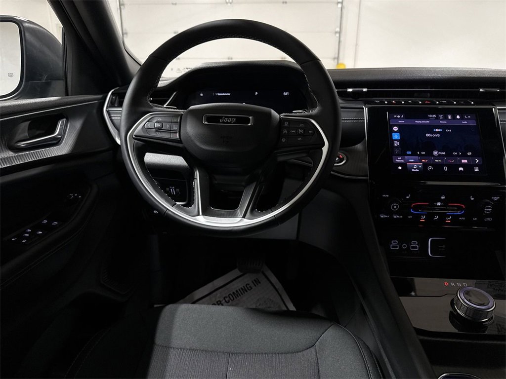 Used 2025 Jeep Grand Cherokee Laredo X w/ Luxury Tech Group I image 20