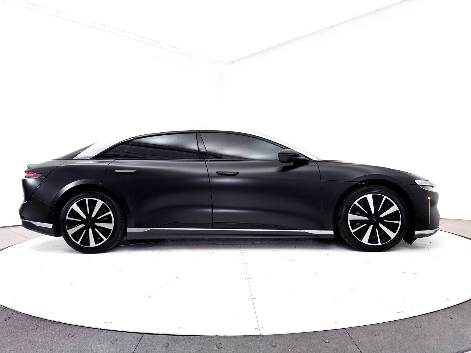 Used 2023 Lucid Air Touring AWD/4WD image 35