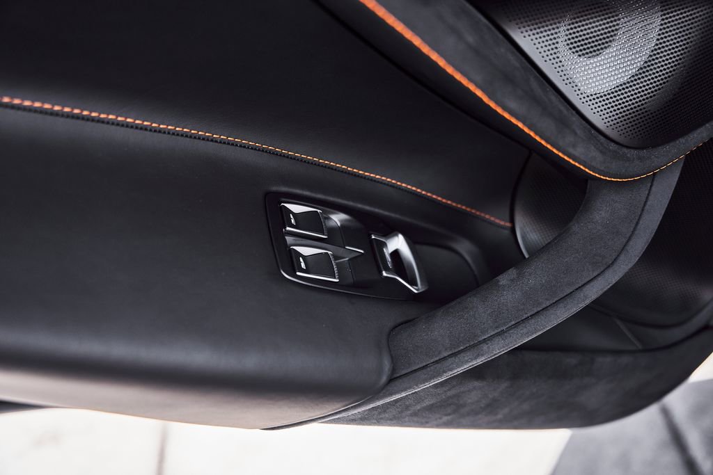 Used 2025 McLaren 750S Spider RWD image 36