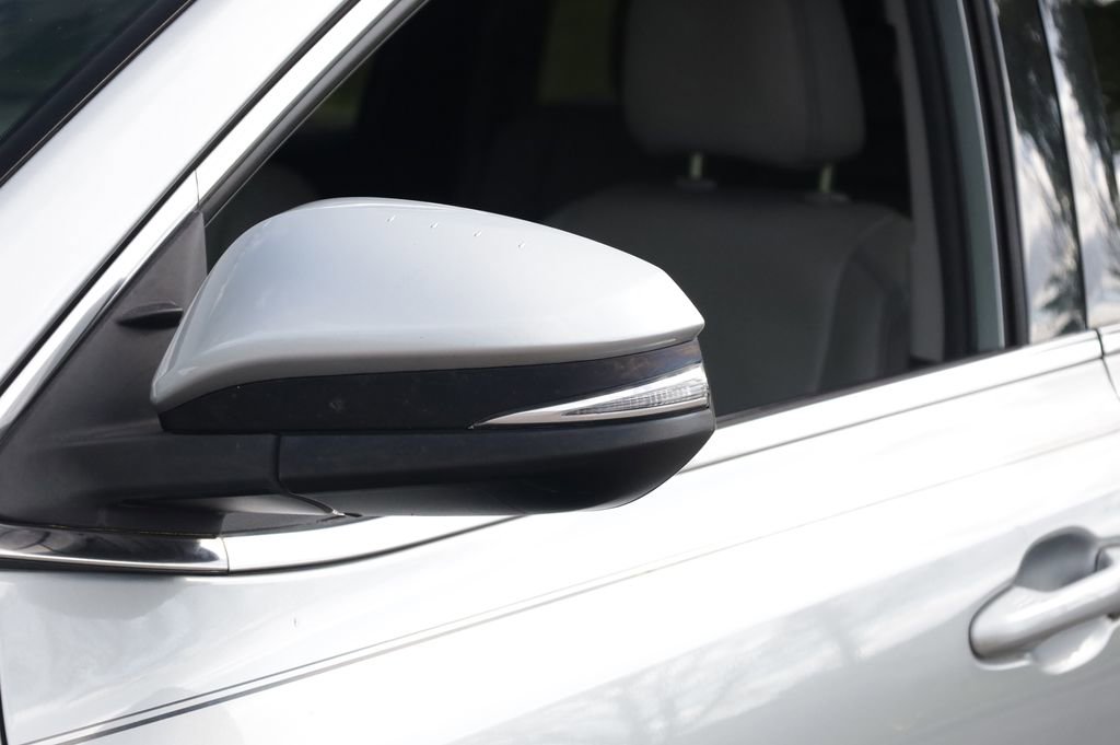 Used 2018 Toyota Highlander XLE image 20