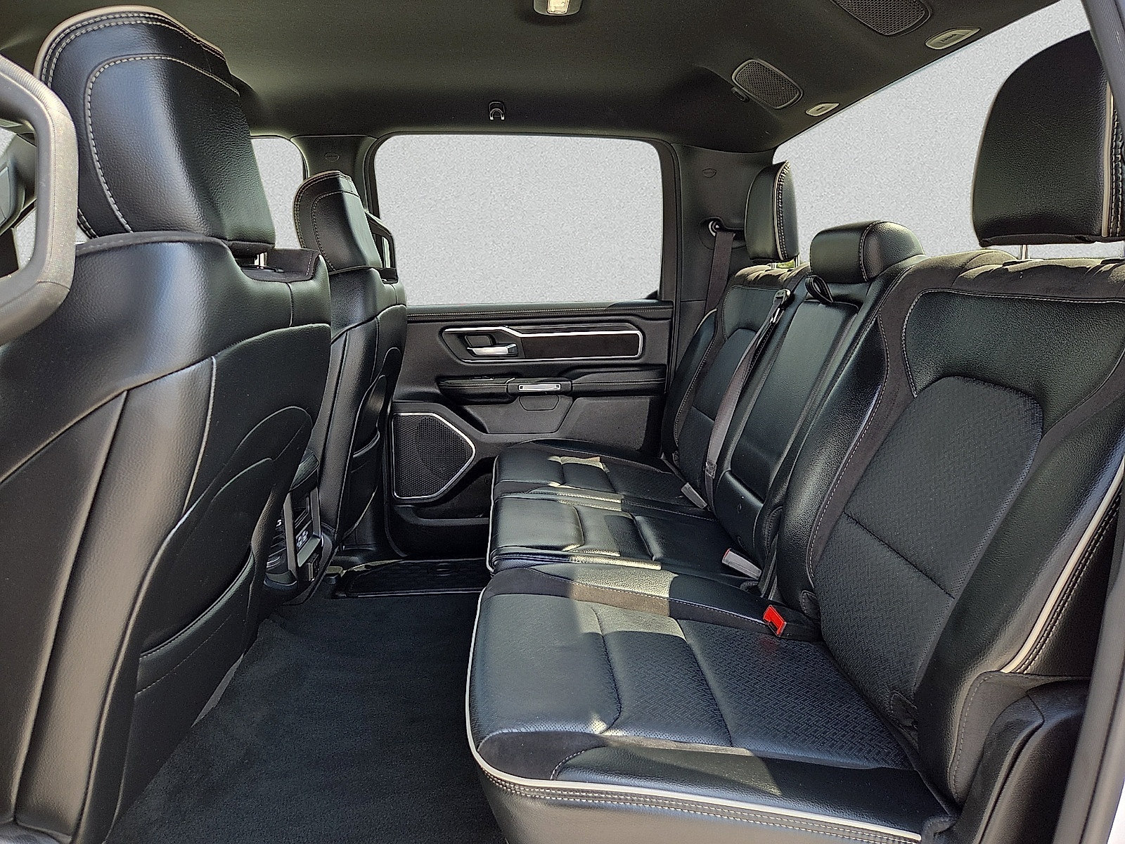 Used 2024 RAM 1500 Laramie AWD/4WD image 10