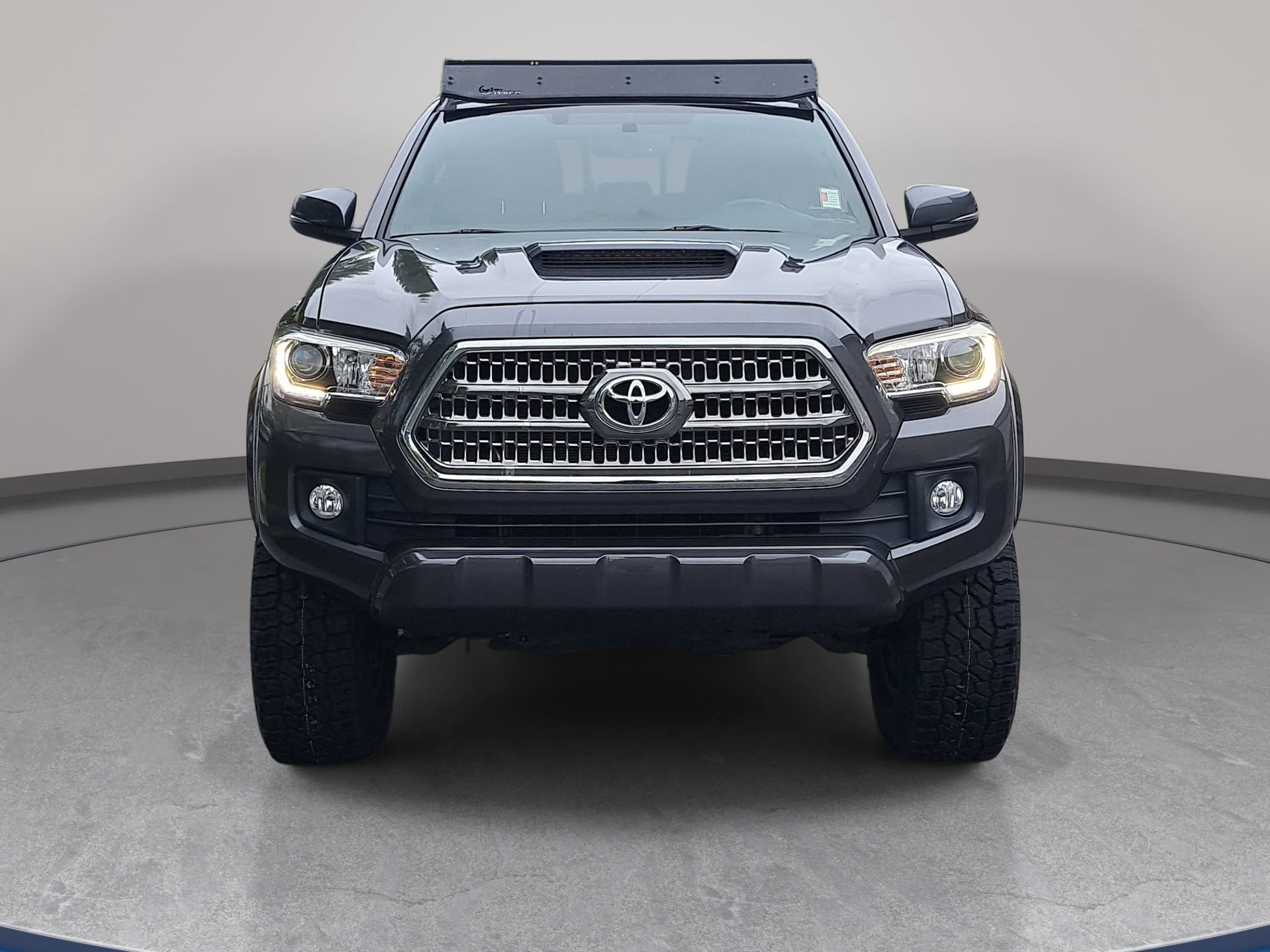 Used 2017 Toyota Tacoma TRD Sport w/ Premium & Technology Package AWD/4WD image 2