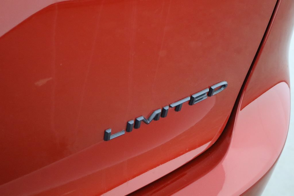 Used 2025 Chrysler Pacifica Limited FWD image 34