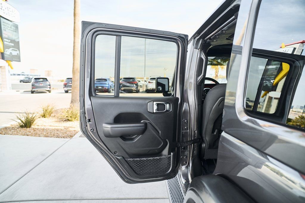 Used 2021 Jeep Wrangler Unlimited Rubicon image 16