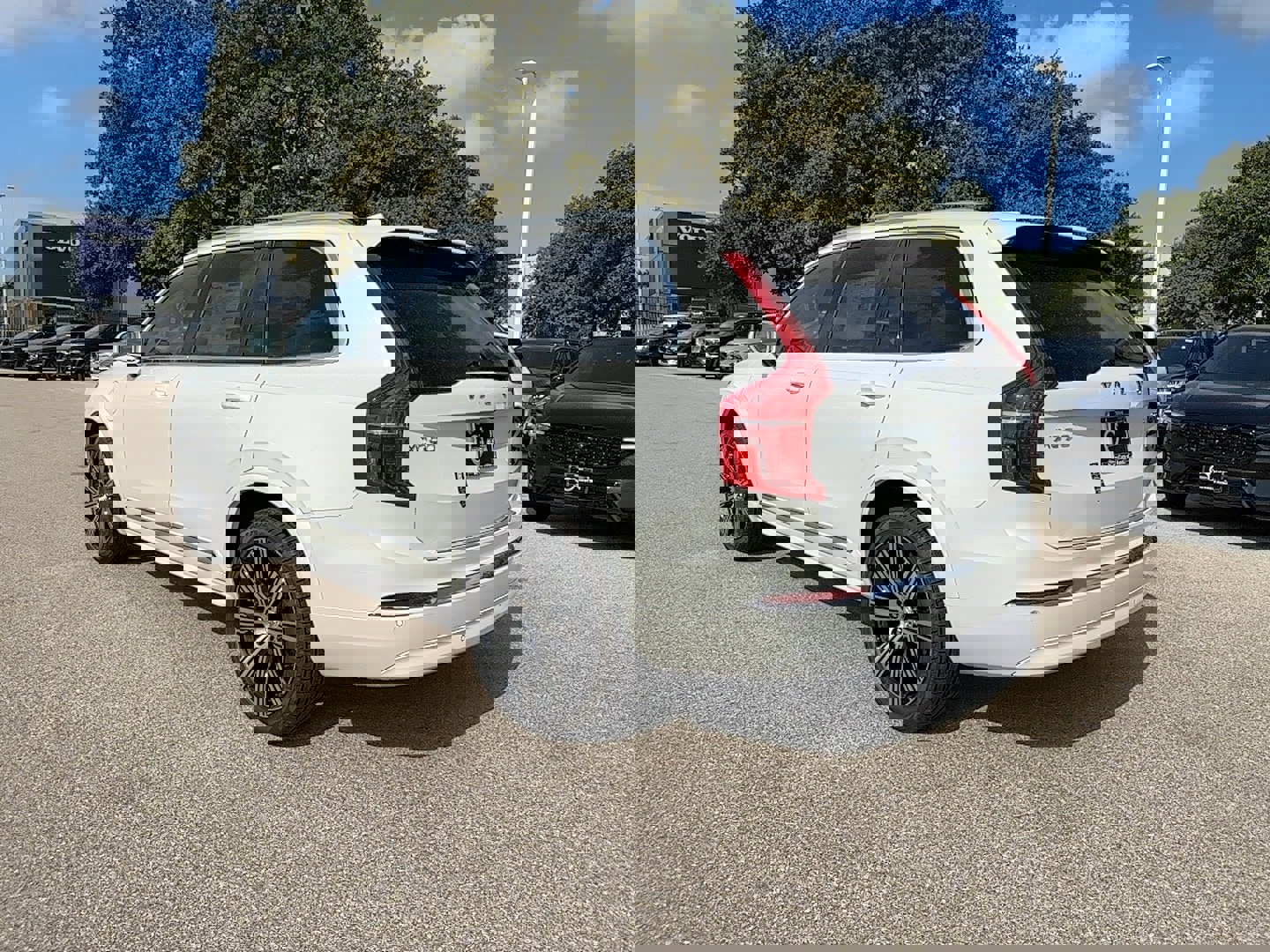 New 2025 Volvo XC90 T8 Core w/ Protection Package Premier image 4