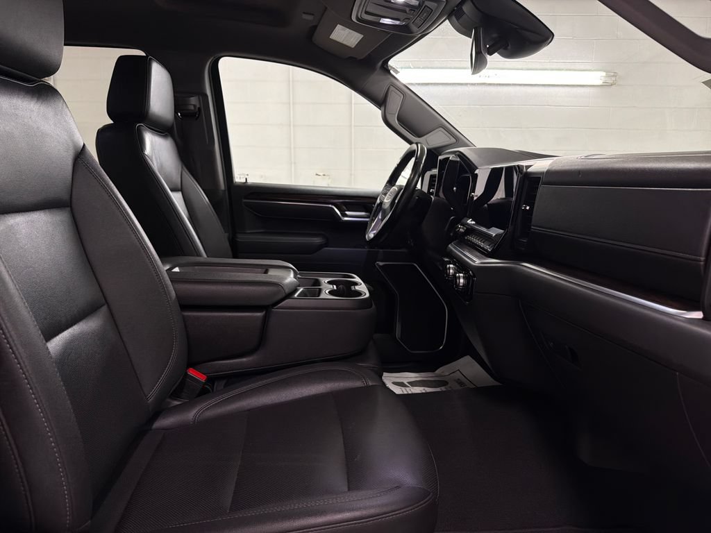 Used 2025 GMC Sierra 1500 SLT RWD image 29