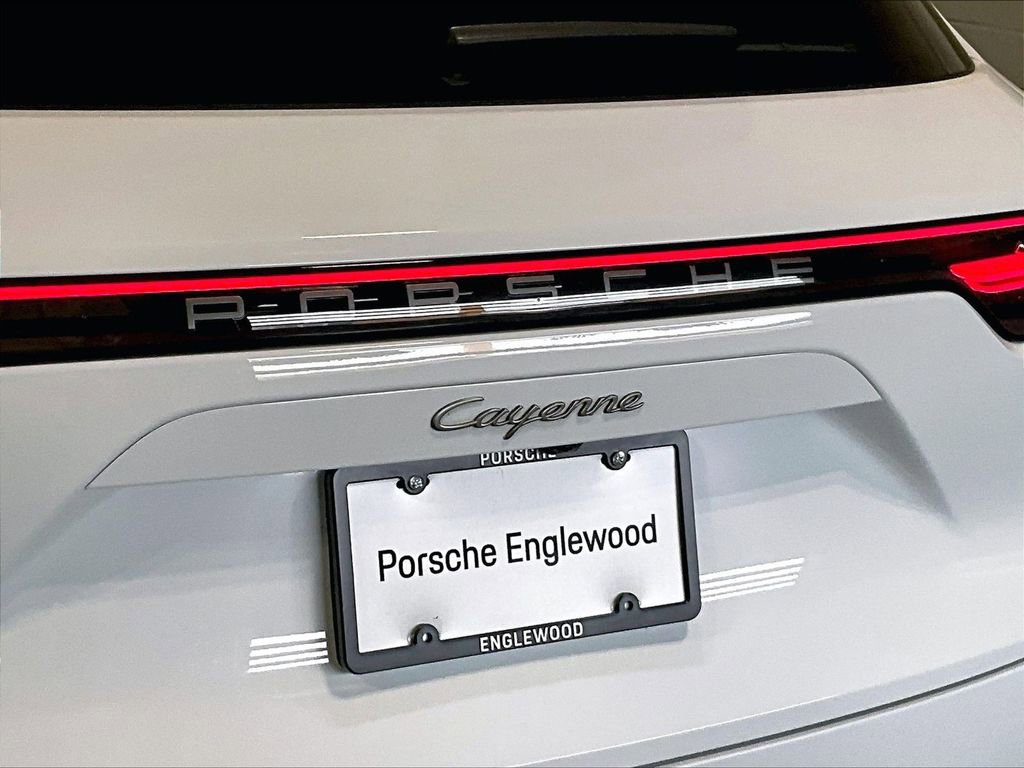 Certified 2023 Porsche Cayenne Platinum Edition image 13
