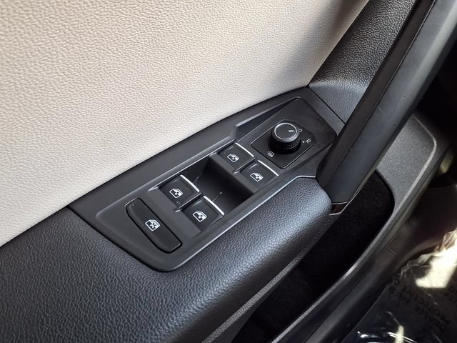 Used 2019 Volkswagen Tiguan SE FWD image 19