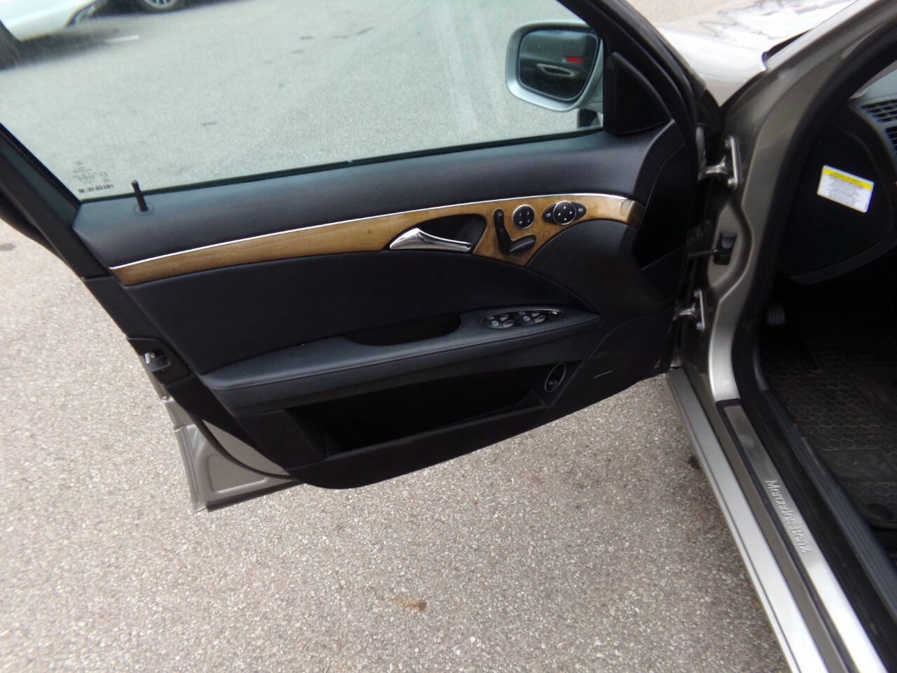 Used 2008 Mercedes-Benz E 350 4MATIC Sedan image 12