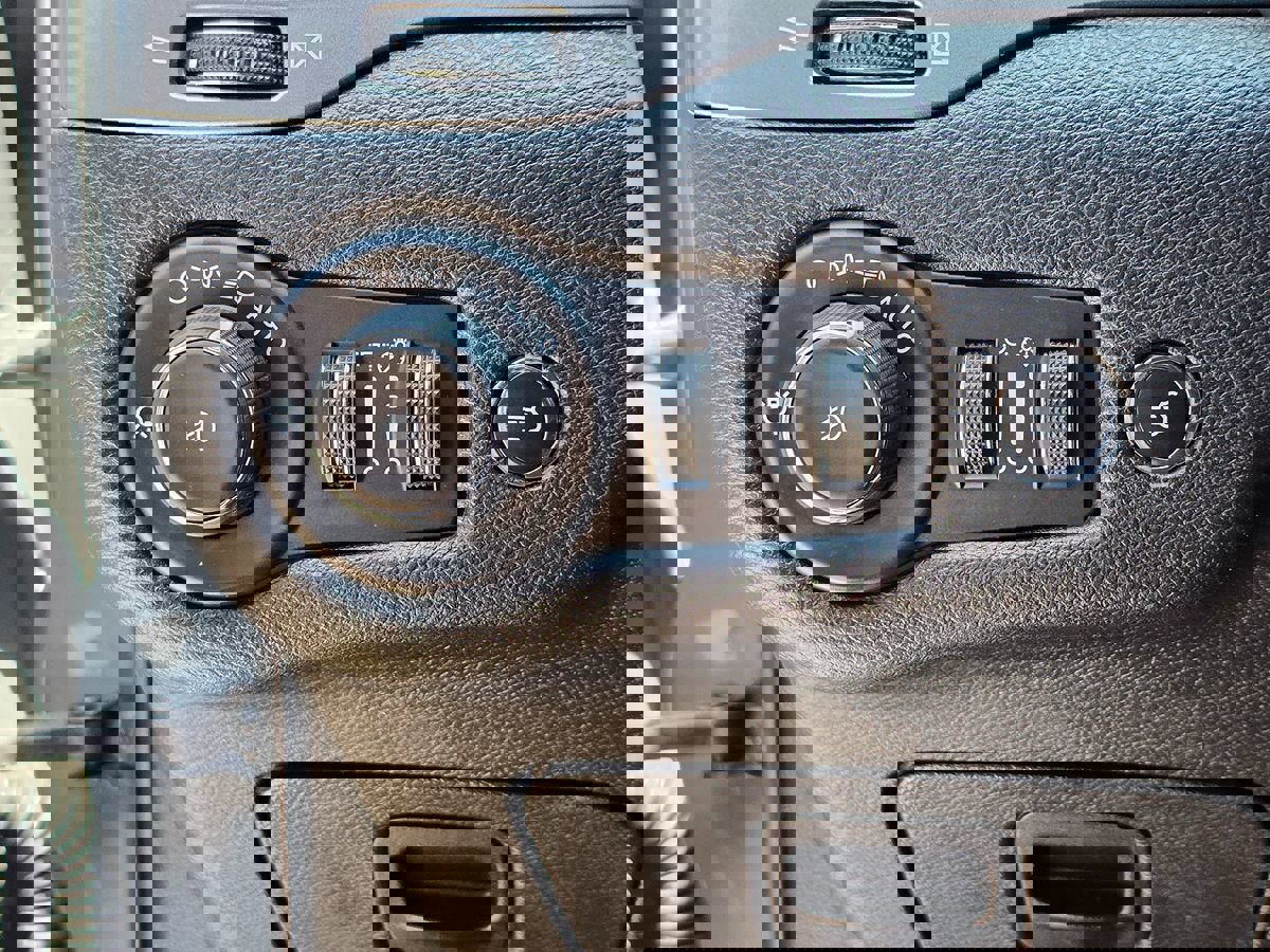 Used 2020 Jeep Cherokee Limited image 53