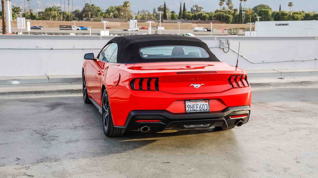 Used 2024 Ford Mustang Convertible RWD image 7