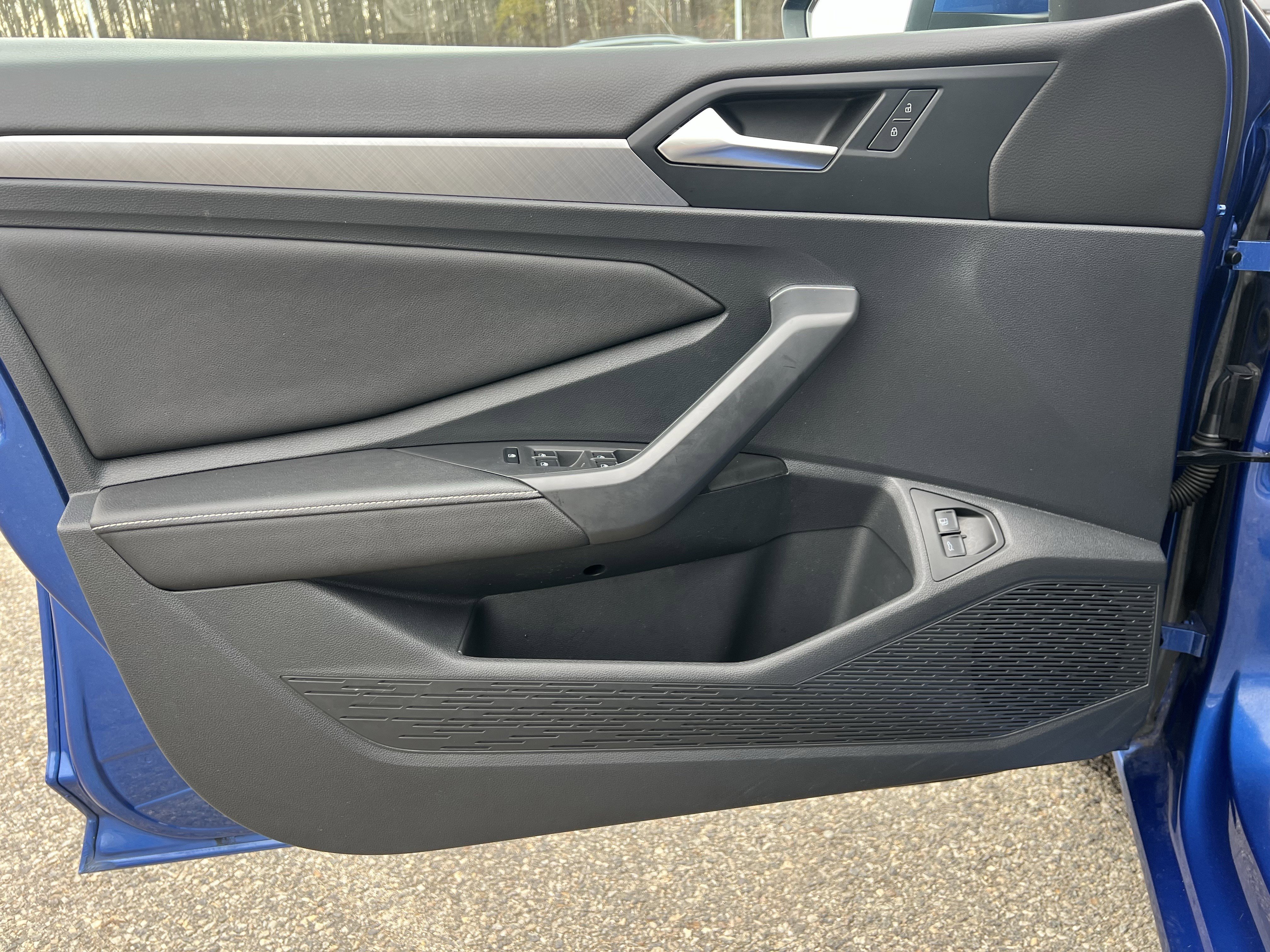 Used 2024 Volkswagen Jetta SE w/ Panoramic Sunroof Package image 13