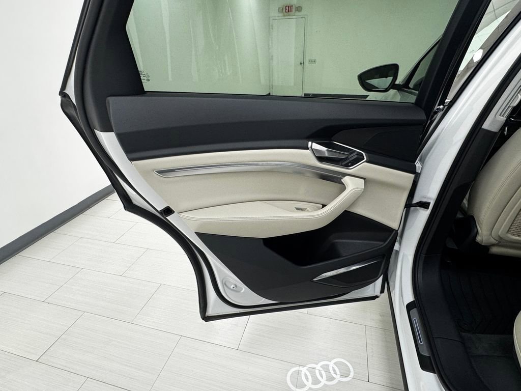 Used 2019 Audi e-tron Premium Plus image 11
