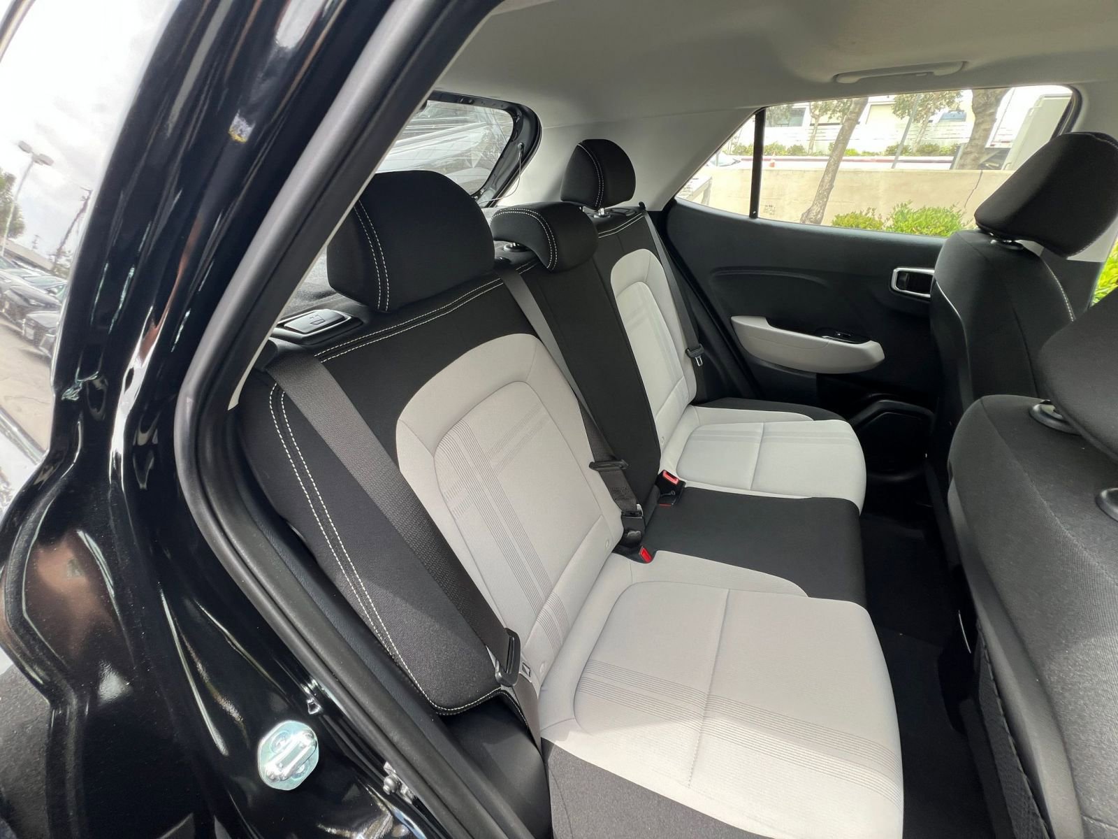 Used 2025 Hyundai Venue SEL FWD image 33