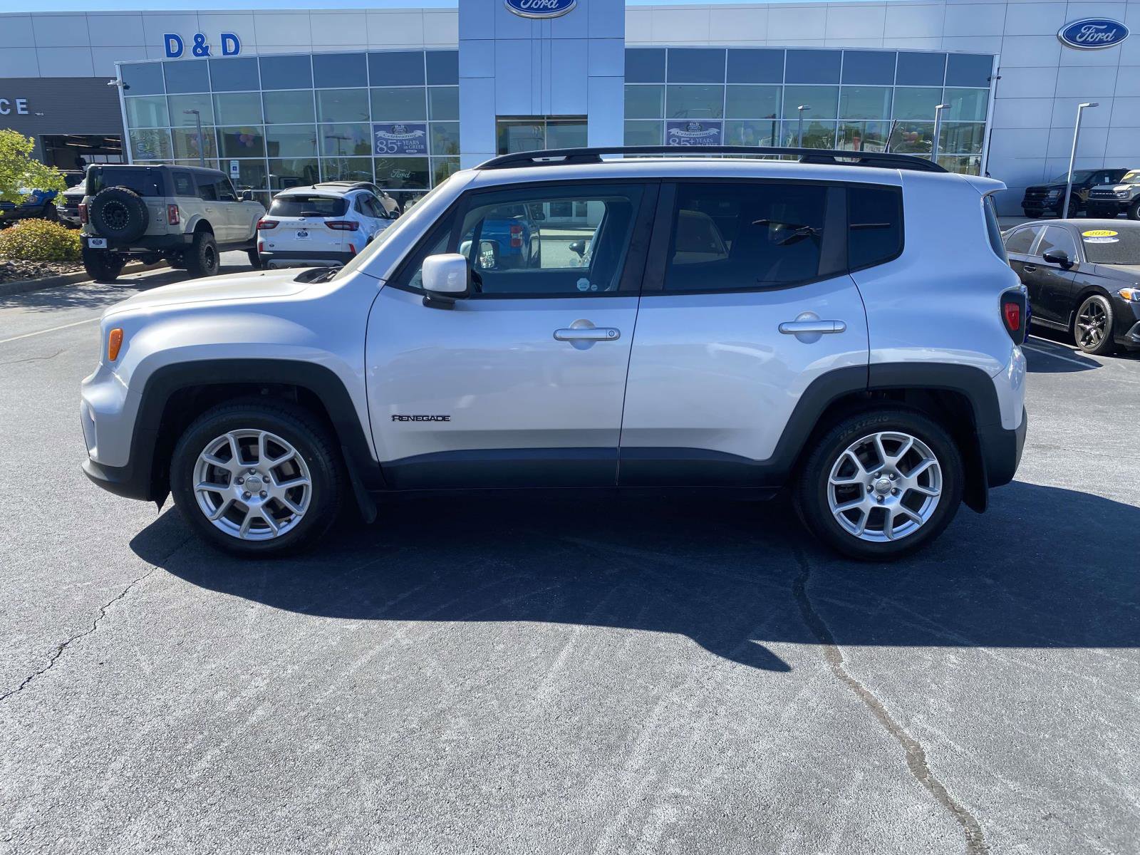 Used 2020 Jeep Renegade Latitude FWD image 4