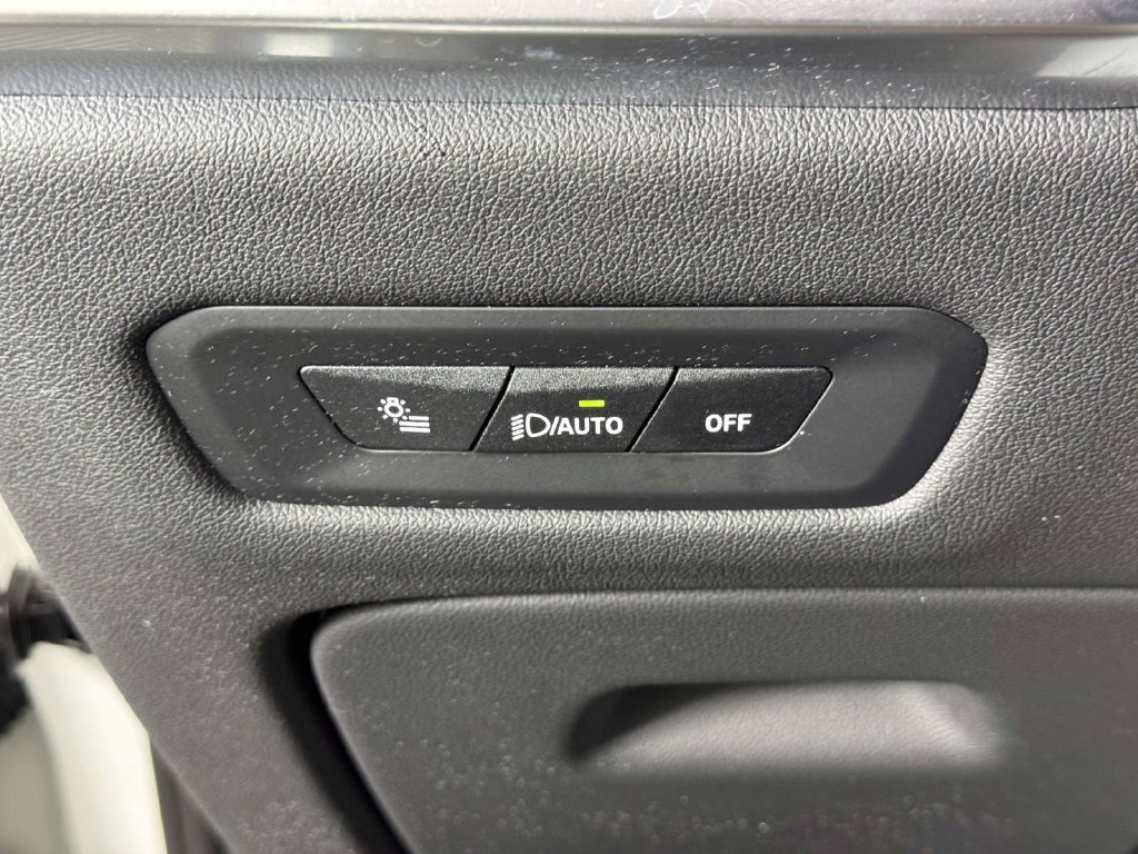 Used 2025 BMW X5 xDrive40i w/ Parking Assistance Package AWD/4WD image 18