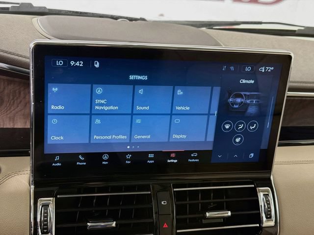 Certified 2024 Lincoln Navigator Reserve AWD/4WD image 18