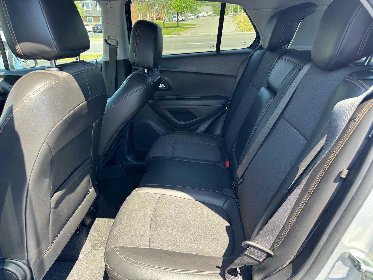 Used 2020 Chevrolet Trax LT w/ LT Convenience Package image 17