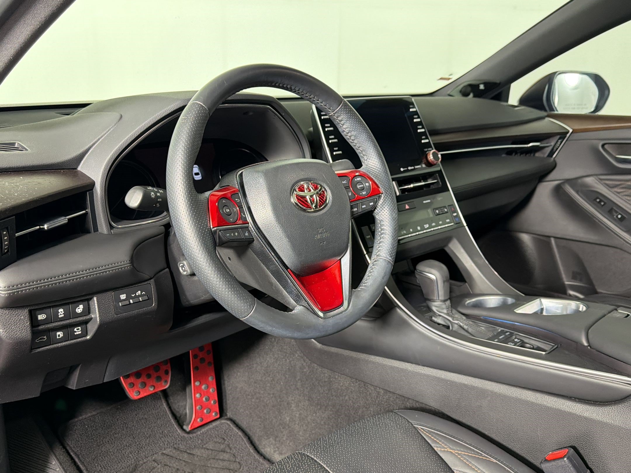 Used 2022 Toyota Avalon Limited w/ Advanced Safety Package FWD image 3