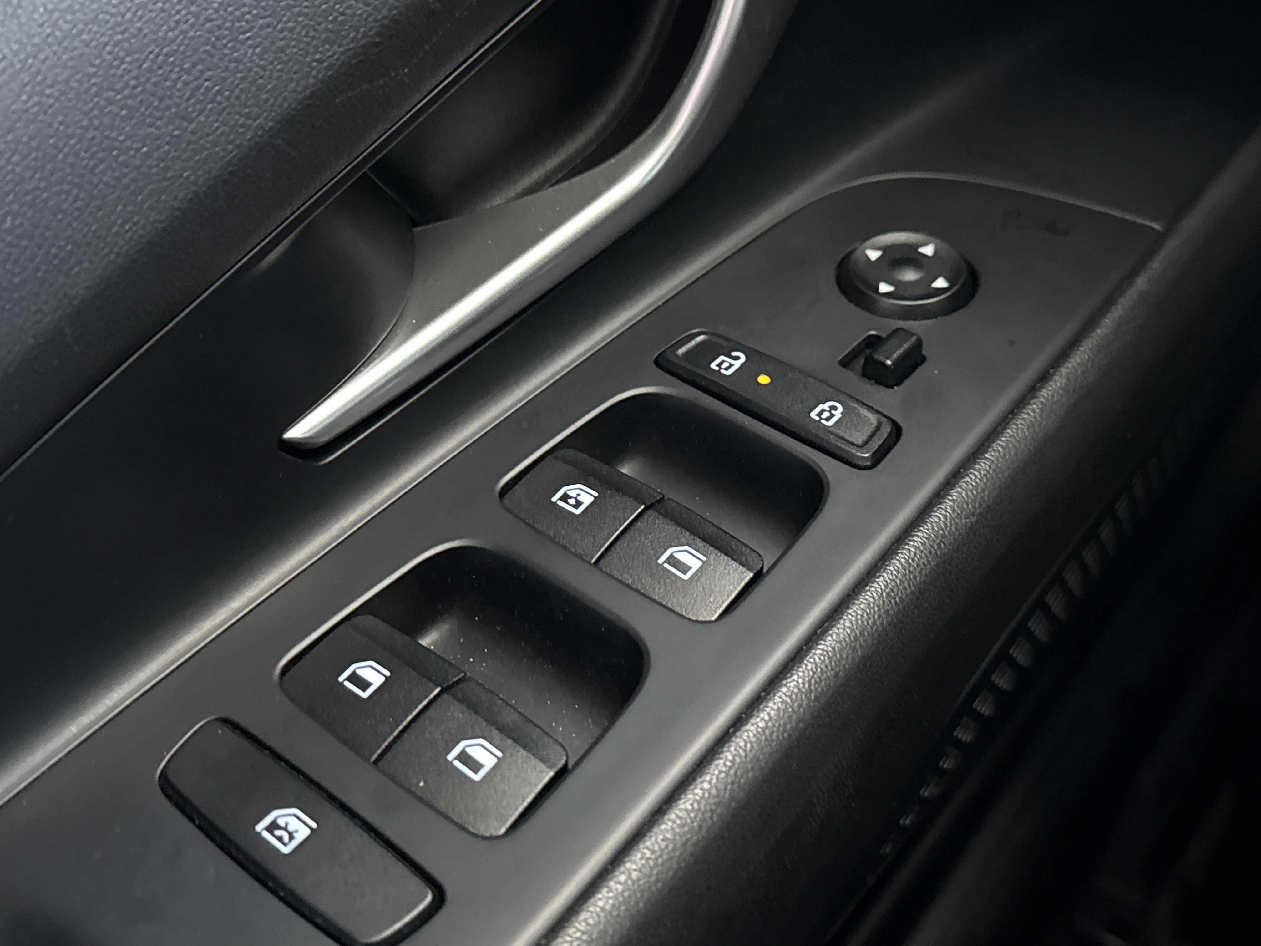 Certified 2025 Hyundai Elantra SEL FWD image 14