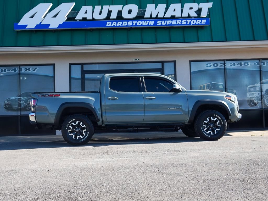 Used 2022 Toyota Tacoma TRD Off-Road AWD/4WD image 30