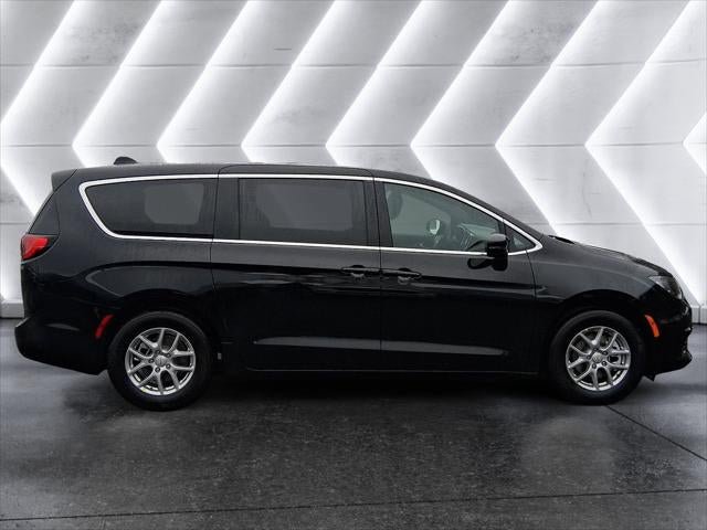 New 2026 Chrysler Voyager LX image 23