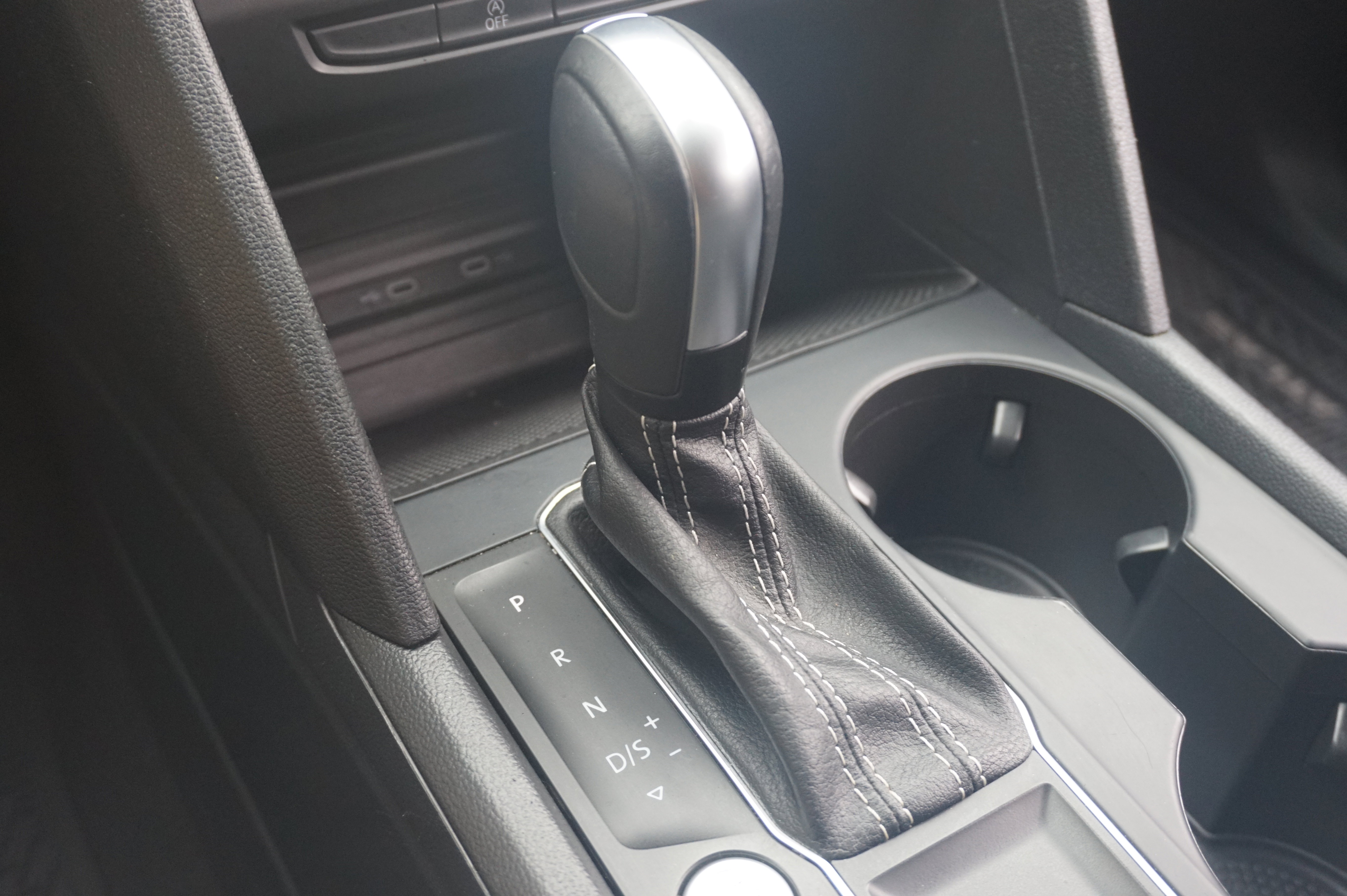 Used 2022 Volkswagen Atlas SE image 33