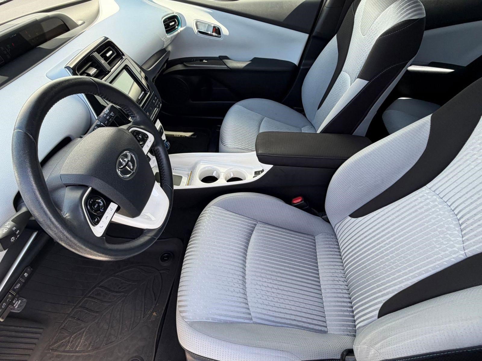 Used 2017 Toyota Prius Three image 5