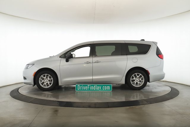 Used 2024 Chrysler Voyager LX image 9