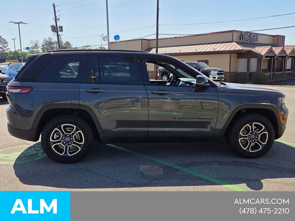 Used 2023 Jeep Grand Cherokee Trailhawk w/ Advanced Protech Group II AWD/4WD image 17
