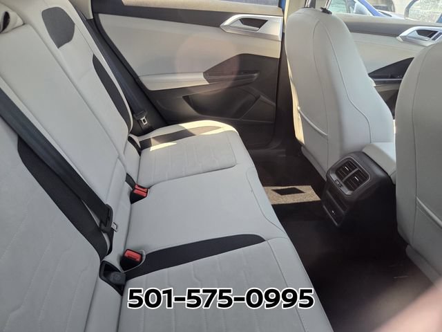 Used 2025 Volkswagen Taos SE FWD image 9