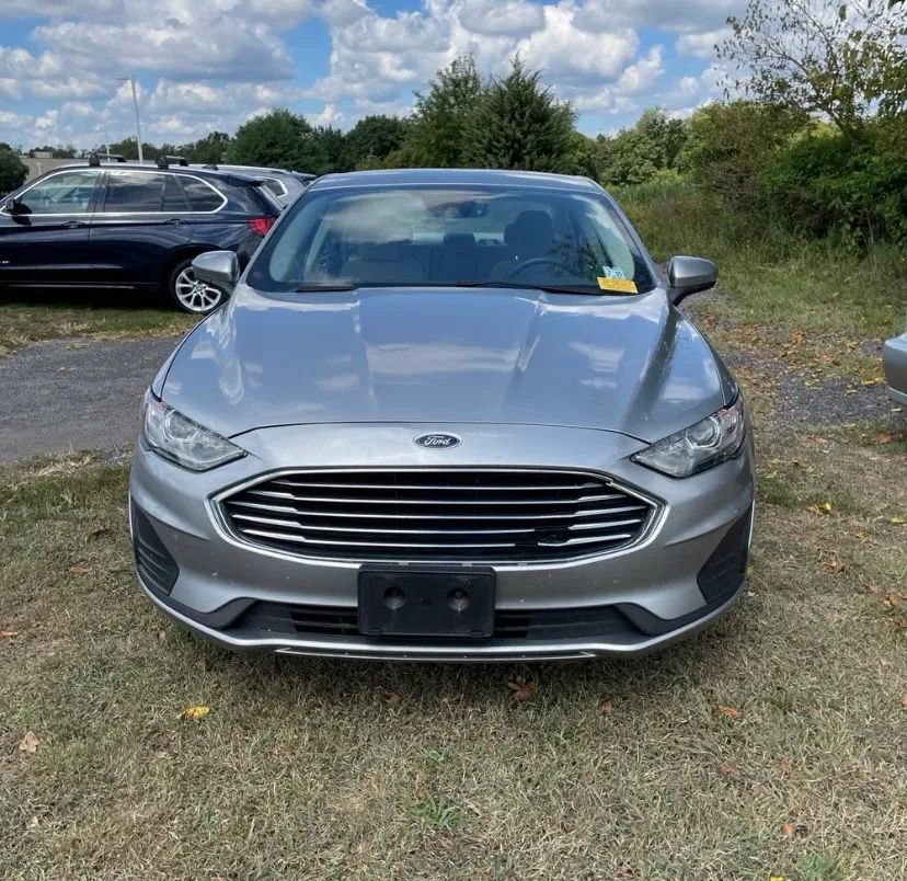 Used 2020 Ford Fusion SE image 2