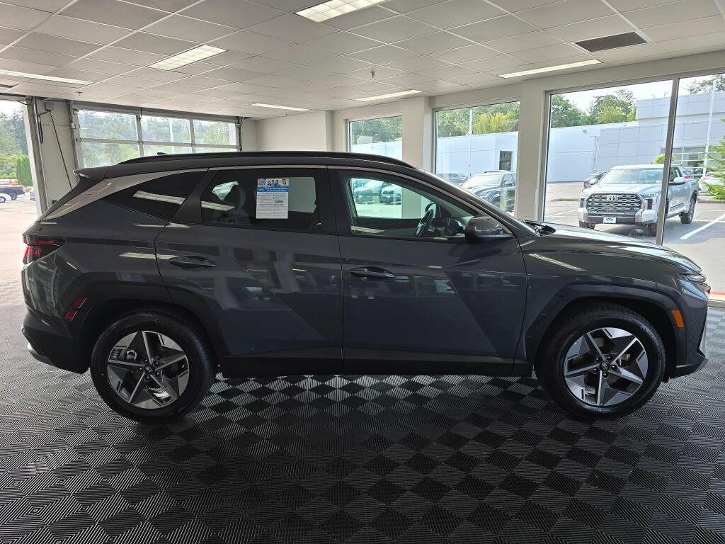 Used 2025 Hyundai Tucson SEL FWD image 2