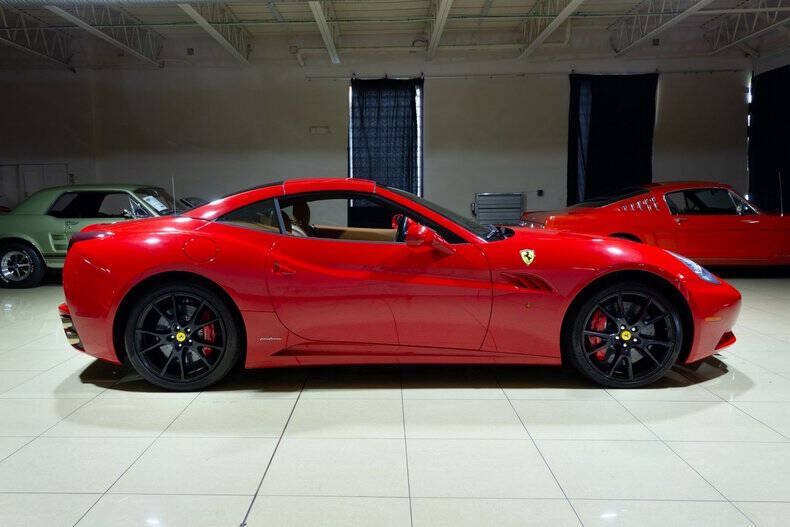 Used 2010 Ferrari California RWD image 33