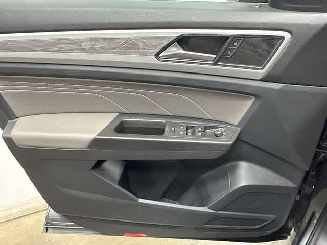 Used 2022 Volkswagen Atlas Cross Sport SE w/ Panoramic Sunroof Package AWD/4WD image 16