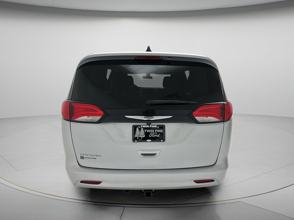 Used 2022 Chrysler Voyager LX FWD image 7