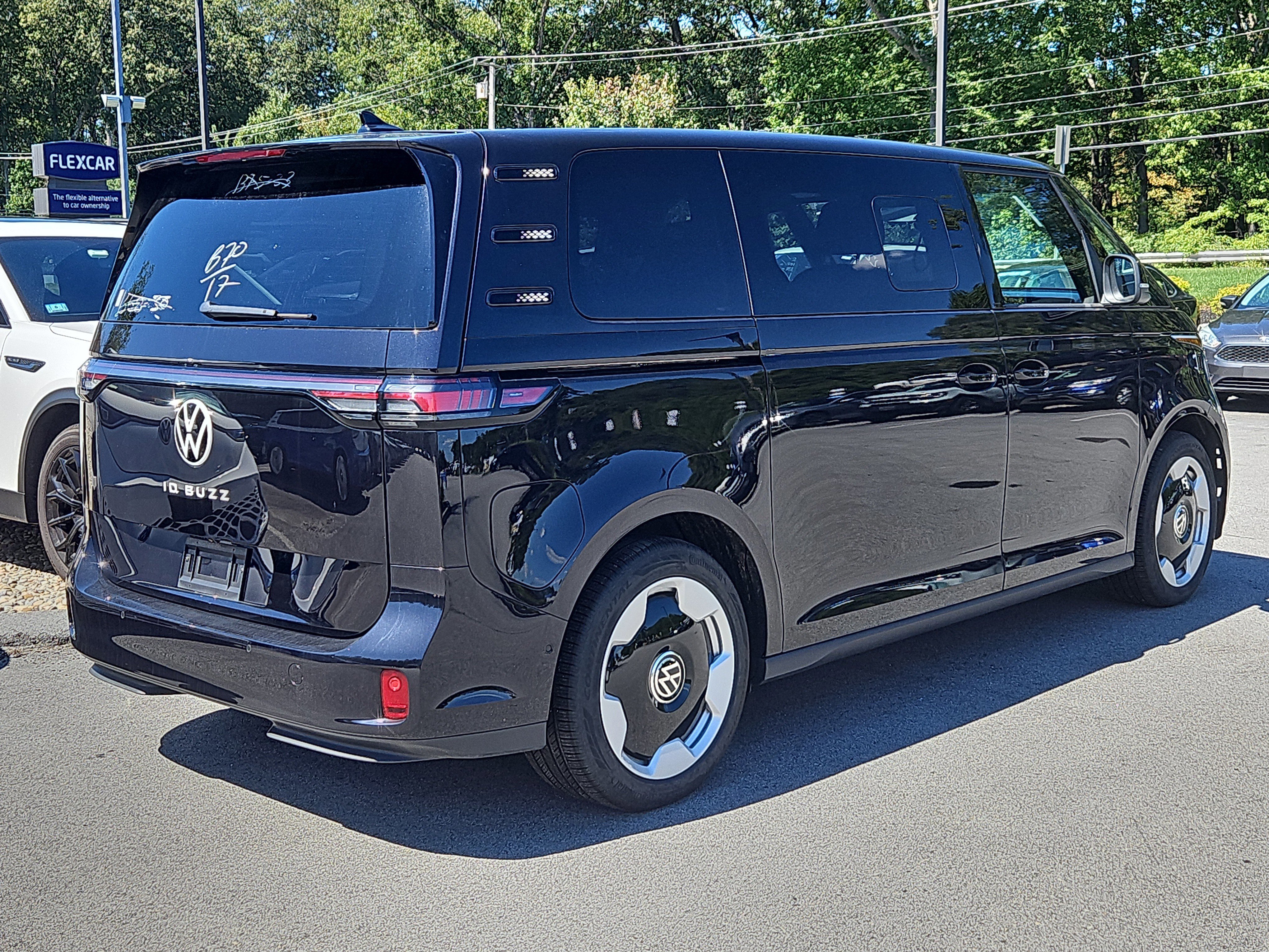 New 2025 Volkswagen ID. Buzz Pro S image 2