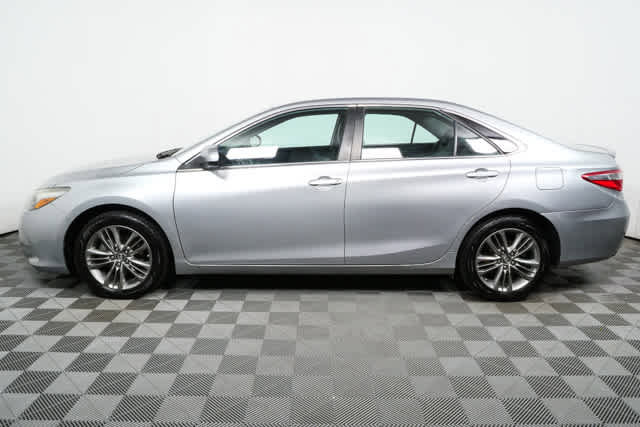 Used 2016 Toyota Camry SE image 25